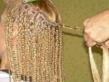Багато кісок на голові (39 фото): як заплести маленькі коси по всій голові в домашніх умовах? Як називається зачіска з дрібних кос?