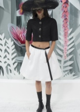 Чоботи Chanel (35 фото): зимові жіночі моделі з ланцюгами і іншим декором