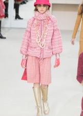 Чоботи Chanel (35 фото): зимові жіночі моделі з ланцюгами і іншим декором