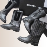 Чоботи Chanel (35 фото): зимові жіночі моделі з ланцюгами і іншим декором