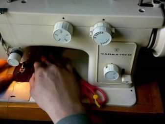 Чому не шиє швейна машина? Чому ні строчки у ручний машинки? Причини відсутності нижніх стібків. Що робити, якщо не шиє зигзагом?