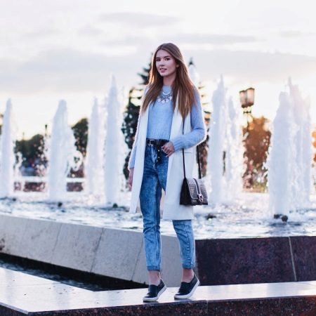 Чорні сліпони (47 фото): з чорною підошвою, з чим носити жіночі моделі, сліпони з сукнею, на шнурках та на платформі