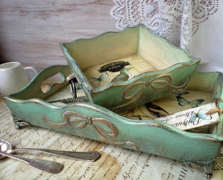 Цукерниця (26 фото): красиві кришталеві вази для цукерок, скляні конфетница на ніжці, дерев’яні моделі з кришкою і інші варіанти