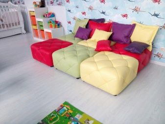 Дитячі ортопедичні дивани: вибір матраца для щоденного використання дитині в кімнату, розкладний та інші дивани для школяра