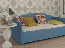 Дитячі ортопедичні дивани: вибір матраца для щоденного використання дитині в кімнату, розкладний та інші дивани для школяра