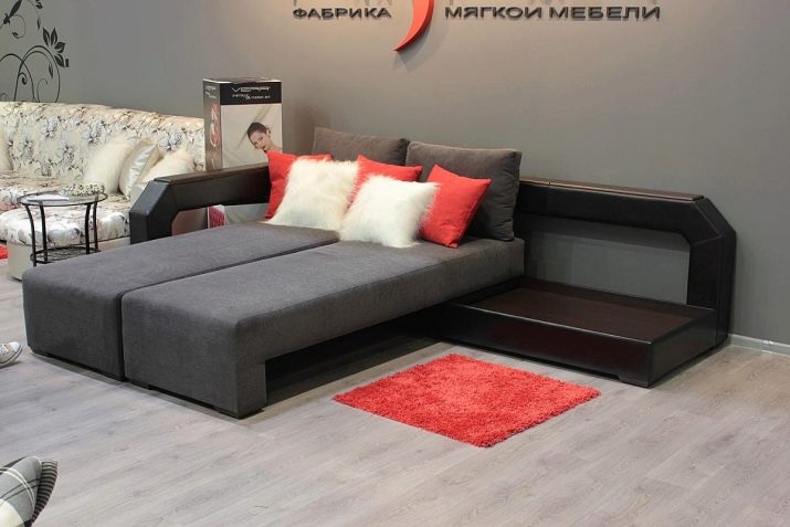 Дивани-трансформери для малогабаритної квартири (49 фото): кращі моделі для маленької кімнати, огляд кутових, прямих і модульних канапок, їх механізми трансформації та розміри