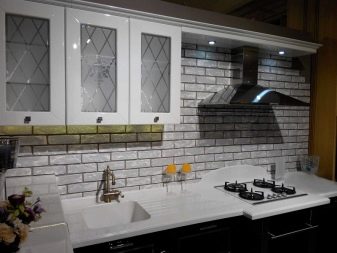Фартух з каменю для кухні: плюси і мінуси кухонного фартуха з декоративного штучного та натурального каміння. Приклади дизайну інтер’єру