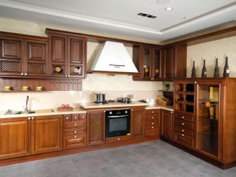 Фасади з масиву для кухні: дерев’яні кухонні фасади з дуба і сосни, інші варіанти. Італійські фасади з натурального дерева і фасади виробництва інших країн
