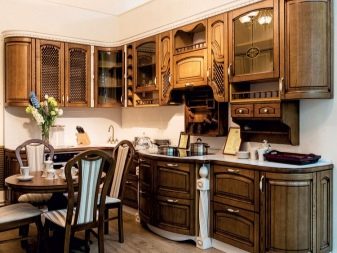 Фасади з масиву для кухні: дерев’яні кухонні фасади з дуба і сосни, інші варіанти. Італійські фасади з натурального дерева і фасади виробництва інших країн