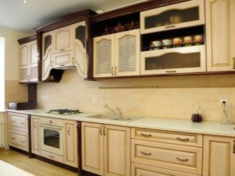 Фасади з масиву для кухні: дерев’яні кухонні фасади з дуба і сосни, інші варіанти. Італійські фасади з натурального дерева і фасади виробництва інших країн