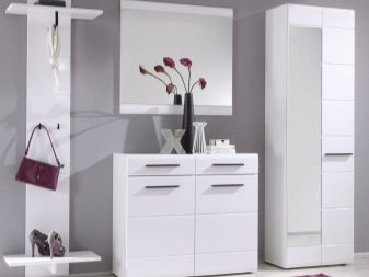 Глянцеві передпокої: білі модульні вітальні в коридор з глянцевими фасадами, чорна меблі та інші моделі