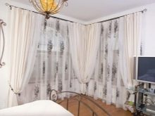 Карнизи в спальню (24 фото): як вибрати кращий карниз для штор? Штанги, напівкруглі карнизи й інші варіанти в інтер’єрі спальні