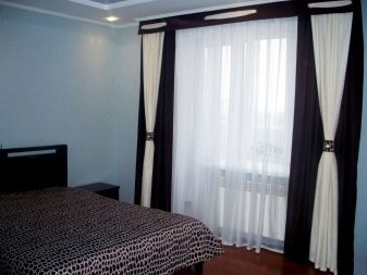 Комбіновані штори двох кольорів для спальні (44 фото): як скомбінувати двоколірні штори з вуалі і органзи? Інші варіанти