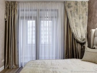 Комбіновані штори двох кольорів для спальні (44 фото): як скомбінувати двоколірні штори з вуалі і органзи? Інші варіанти