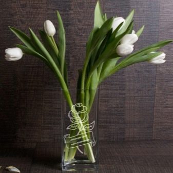 Корпоративні подарунки на 8 Березня: ідеї подарунків для колег, партнерів і клієнтів, особливості вибору