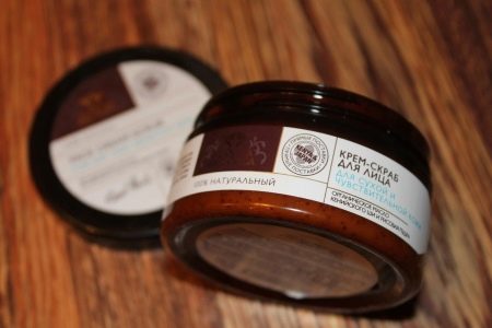 Косметика для обличчя для чутливої шкіри: вибираємо для схильної до почервонінь і сухої шкіри гіпоалергенну декоративну і уходовую косметику