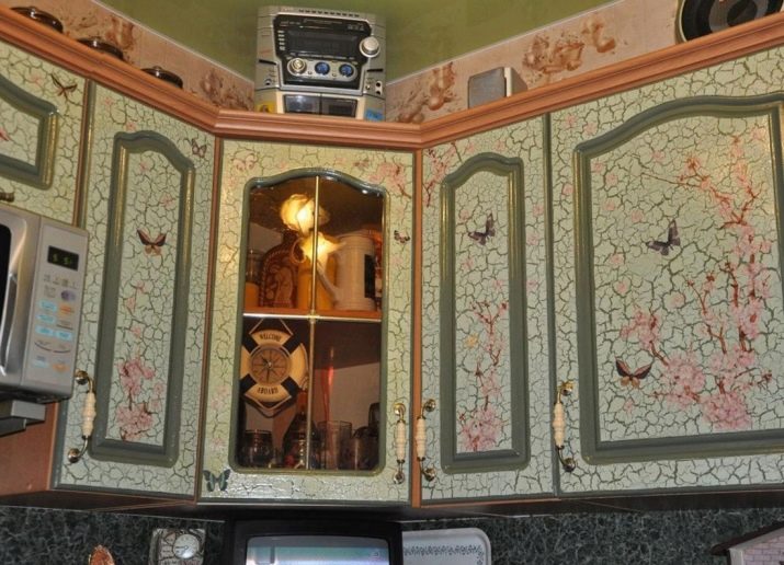 Кракелюр в декупажі (20 фото): як користуватися кракелюрним лаком? Особливості і покрокова техніка нанесення декоративної штукатурки для початківців