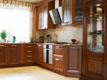 Кухні з шпони (43 фото): плюси і мінуси шпонованих кухонних гарнітурів. Що краще: натуральний шпон, екошпон або МДФ?