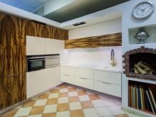 Кухні з шпони (43 фото): плюси і мінуси шпонованих кухонних гарнітурів. Що краще: натуральний шпон, екошпон або МДФ?