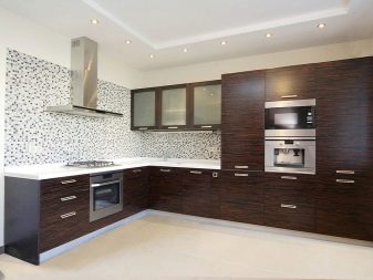 Кухні з шпони (43 фото): плюси і мінуси шпонованих кухонних гарнітурів. Що краще: натуральний шпон, екошпон або МДФ?