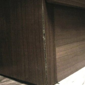 Кухонні куточки з дерева (55 фото): дерев’яні куточки з масиву дуба та сосни для кухні, інші моделі з натурального дерева з оббивкою і без