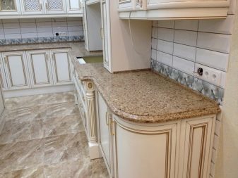 Кварцова стільниця для кухні (28 фото): гарні кухонні моделі з агломерату, огляд виробників
