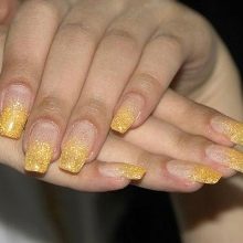 Манікюр з блискітками на кінчиках нігтів (39 фото): як зробити своїми руками, ідеї дизайну
