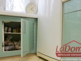 Ніша на кухні під вікном (38 фото): зимовий шафа-холодильник і ящик під вікном кухні, полиці та інші варіанти дизайну обробки