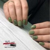 Оливковий манікюр (32 фото): ідеї оформлення нігтів оливковою кольором