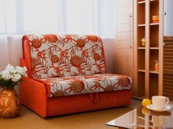 Півтораспальні дивани: розкладний диван полуторка, з м’якими підлокітниками і інші. Стандартні розміри та поради з вибору