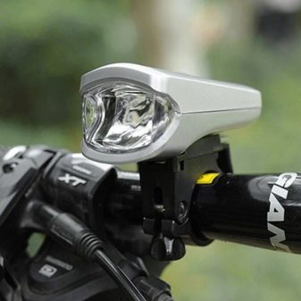 Передній велосипедний ліхтар: особливості велофонарей Cyclotech. Як вибрати потужний світлодіодний і силіконовий ліхтар з акумулятором або генератором на кермо? Рейтинг кращих