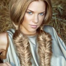 Риб’ячий хвіст дві косички: як плести коси 2 з боків? Як зробити зачіску з косами від початку голови?