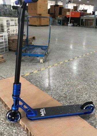 Самокати Bibitu: як їх скласти? Міські дорослі та дитячі моделі з надувними та іншими колесами. Відгуки