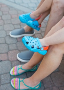 Сандалі Crocs (35 фото): жіночі моделі дитячих кроксов, босоніжки