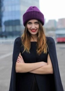 Шапка з товстої пряжі (89 фото): жіночі зимові шапки з товстих ниток, з відворотом, англійської гумкою