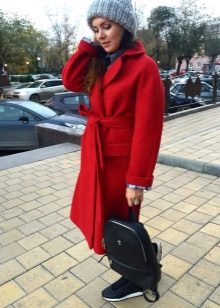 Шапка з товстої пряжі (89 фото): жіночі зимові шапки з товстих ниток, з відворотом, англійської гумкою