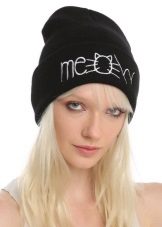 Шапки з написами (52 фото): з текстом vogue, meow, swag, boy, black, Росія, homies, сірі моделі і кольору