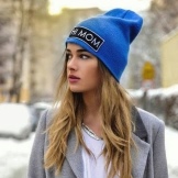 Шапки з написами (52 фото): з текстом vogue, meow, swag, boy, black, Росія, homies, сірі моделі і кольору