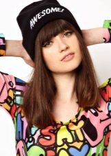 Шапки з написами (52 фото): з текстом vogue, meow, swag, boy, black, Росія, homies, сірі моделі і кольору