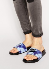 Шльопанці Nike (57 фото): жіночі шльопанці “Найк”, моделі Solarsoft slide, сандалі, які робляться ляпанцями