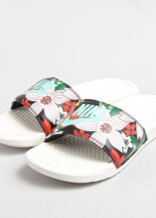 Шльопанці Nike (57 фото): жіночі шльопанці “Найк”, моделі Solarsoft slide, сандалі, які робляться ляпанцями