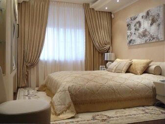 Штори в бежеву спальню (33 фото): шпалери бежевого кольору і штори коричневих тонів, інші ідеї