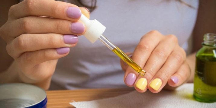 Скільки сохне лак для нігтів: як довго висихають звичайні і швидковисихаючі лаки, завдані в 2 шари? Чи можна прискорити висихання?