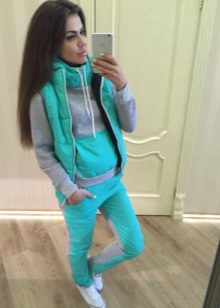 Спортивний жіночий костюм трійка (71 фото)