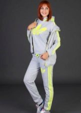 Спортивний жіночий костюм трійка (71 фото)