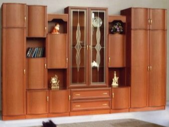 Стінка у вітальню без ніші під телевізор (35 фото): вибір сучасних меблів без місця під ТВ в зал, вдалі місця розстановки віталень стінок