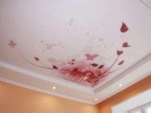 Стелі з малюнком в зал (39 фото): який візерунок на стелю вибрати для вітальні?