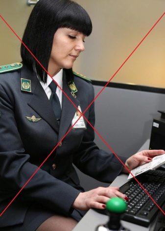 Стрижка гаврош на коротке волосся (37 фото): йде зачіска жінкам з хвилястими та в’юнким волоссям? Особливості жіночих стрижок з чубчиком