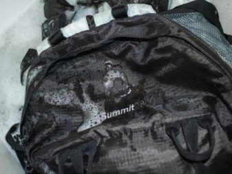 Сумки та рюкзаки для басейну: чоловічі і жіночі спортивні непромокальні сумки для душу і мокрих речей після занять