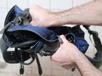 Сумки та рюкзаки для басейну: чоловічі і жіночі спортивні непромокальні сумки для душу і мокрих речей після занять